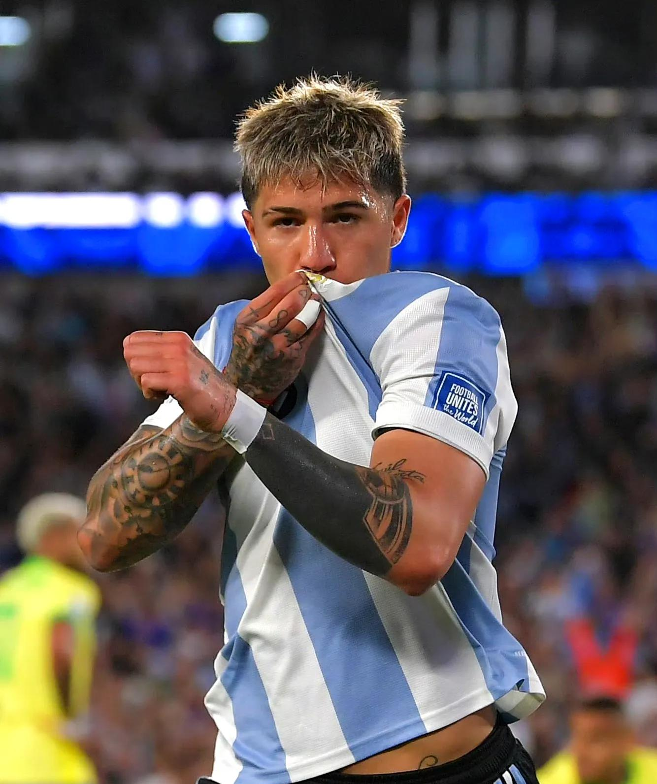 哥伦比亚队在关键时刻逆转比赛