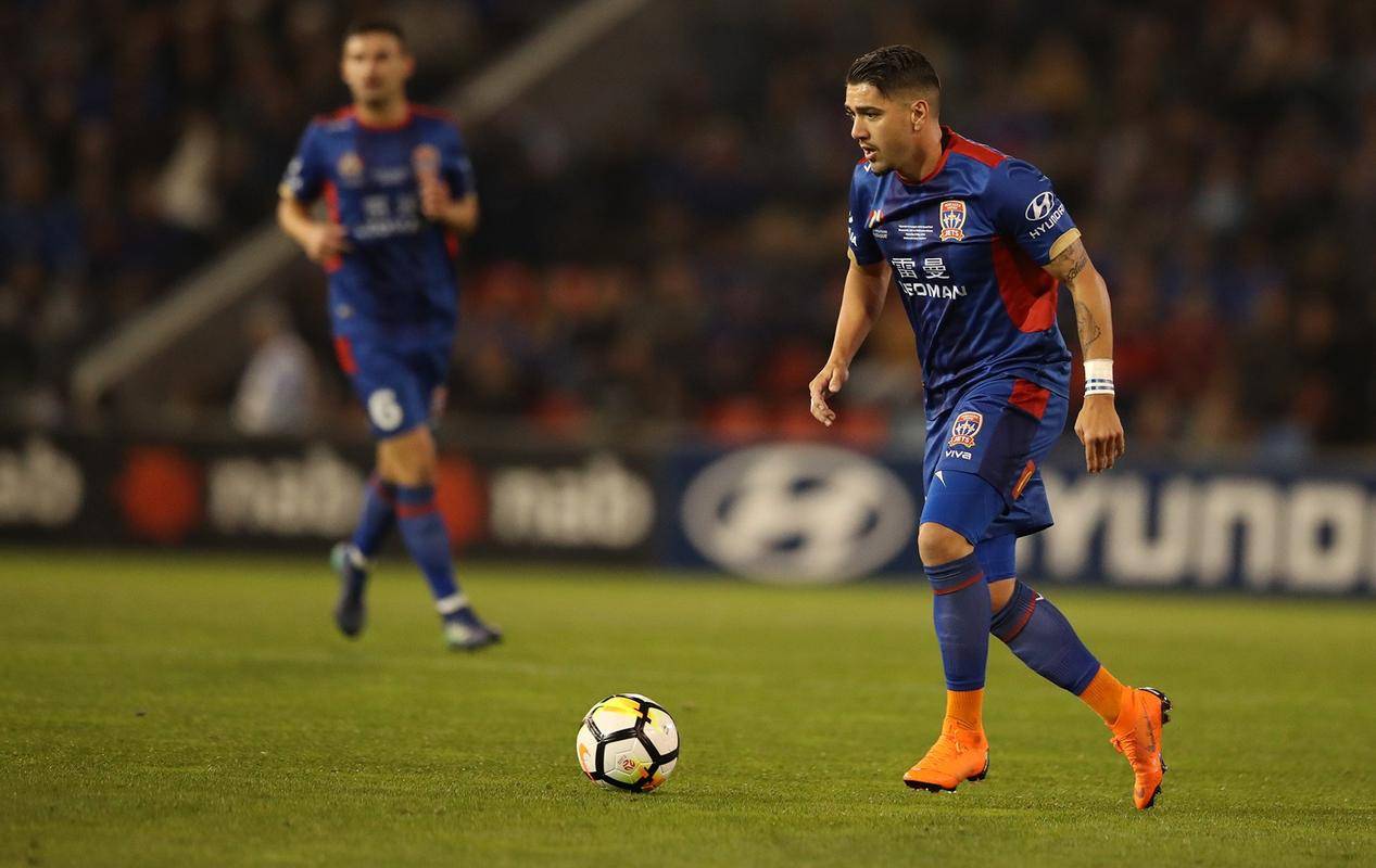 包含澳洲球队成绩持续低迷，球员应对困境竭力求胜的词条