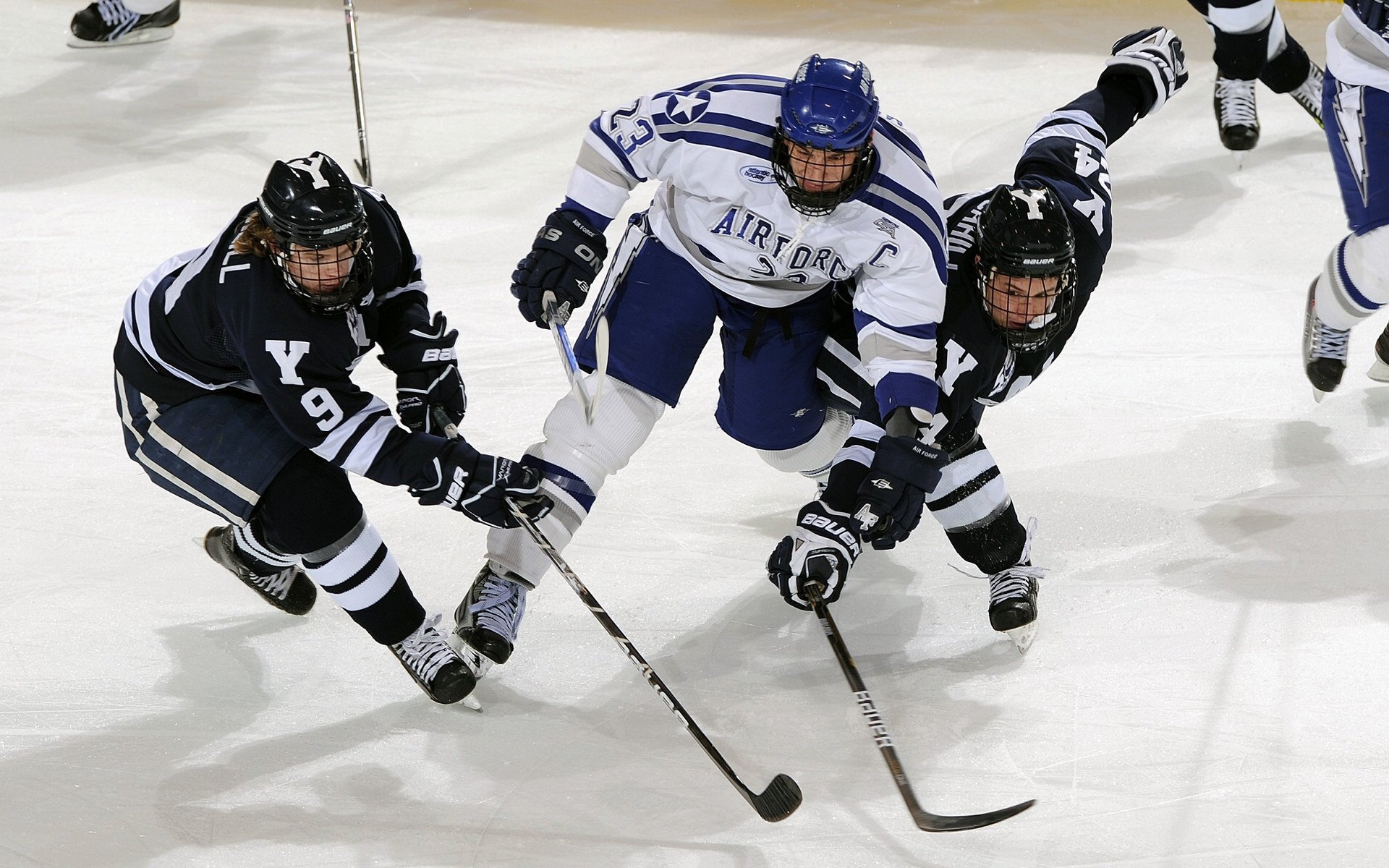 穆勒关键一击定乾坤，哥伦比亚强势晋级突尼斯黯然离场