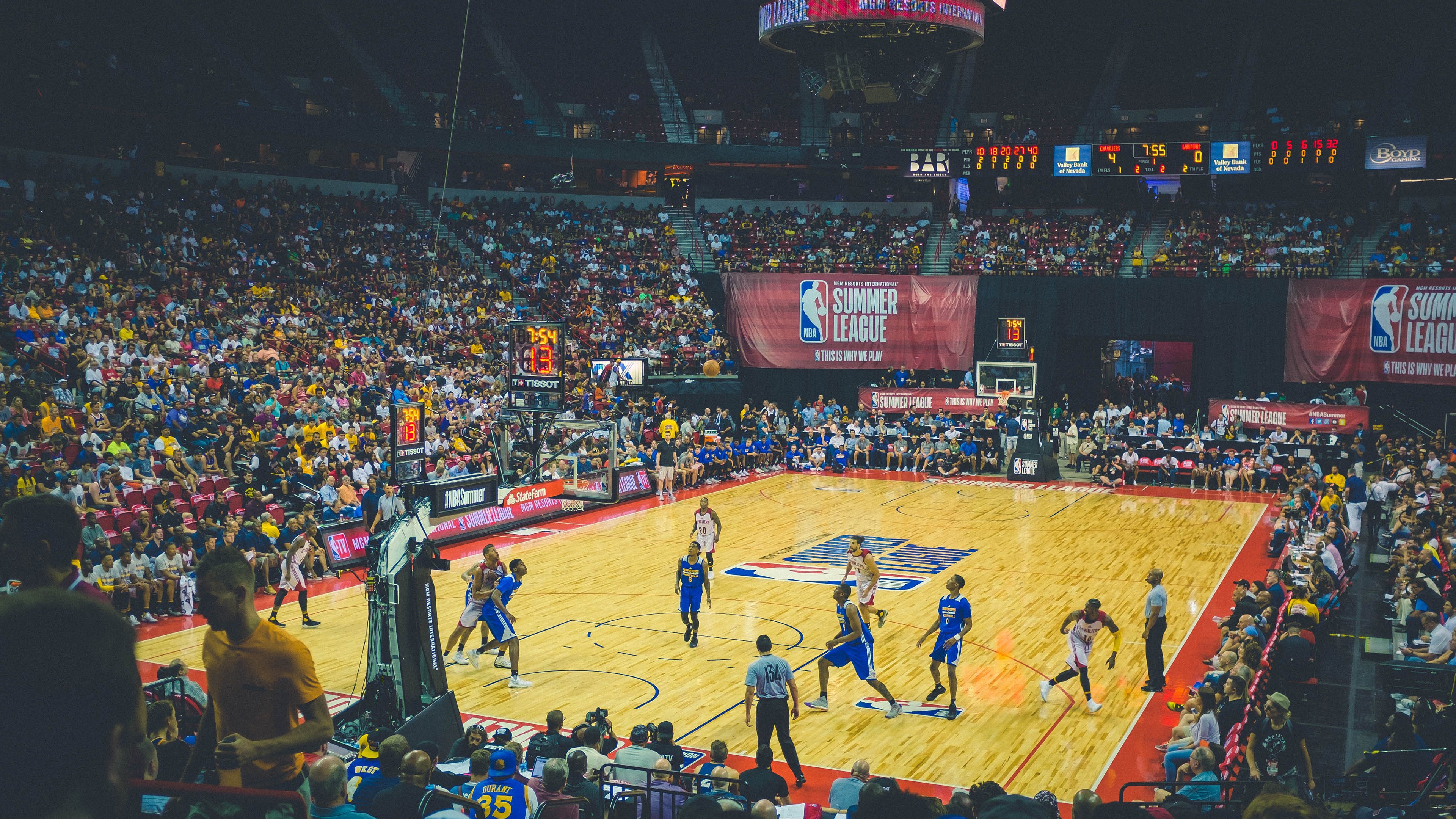 双线争锋，当英超争冠夜遇见约基奇接管时刻